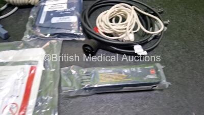 Physio-Control Lifepak 15 12-Lead Monitor / Defibrillator *Mfd 2009* Ref - 99577-000025, P/N - V15-2-000030, Software Version - 3306808-007 Including Pacer, Auxiliary Power,CO2, SpO2, NIBP, ECG and Printer Options, 4 and 6 Lead ECG Lead, SPO2 Finger Senso - 9