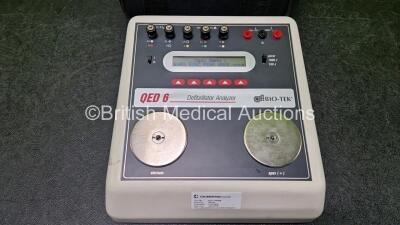 Bio-Tek QED-6 Defibrillator Analyzer Version 2.11 in Case (Powers Up) *SN 204434* - 4