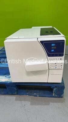 MDS LF-12L Steam Sterilizer / Autoclave (Powers Up) ***RAK***