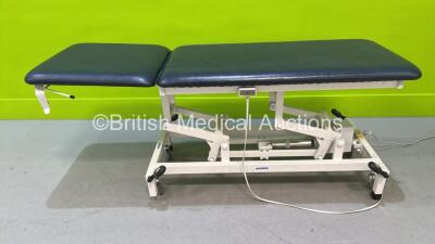 ArjoHuntleigh Electric Patient Trolley with Controller (Powers Up - Not Lifting Up Properly) *P0118165*