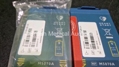 2 x Philips Heartstart FRx Defibrillators (Both Power Up) in Case with 4 x M5070A LiMnO2 Batteries *Install Before 2029 / 2027 / 2026 / 2024* and 4 x Smart Pads 2 - 6