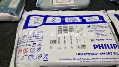 2 x Philips Heartstart FRx Defibrillators (Both Power Up) in Case with 4 x M5070A LiMnO2 Batteries *Install Before 2024 / 2024 / 2023 / 2018 * and 4 x Smart Pads 2 - 5