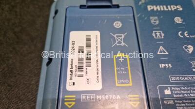 2 x Philips Heartstart FRx Defibrillators (Both Power Up) in Case with 2 x M5070A LiMnO2 Batteries *Install Before 2026 / 2024* and 4 x Smart Pads 2 - 6