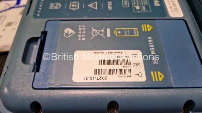 2 x Philips Heartstart FRx Defibrillators (Both Power Up) in Case with 2 x M5070A LiMnO2 Batteries *Install Before 2027 / 2024* and 4 x Smart Pads 2 - 6