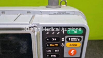 Medtronic Physio-Control Lifepak 15 12-Lead Monitor / Defibrillator *Mfd - 2012* Ref - 99577-000656, P/N - V15-2-001003 Including Pacer, Auxiliary Power, CO2, SPO2, NIBP, ECG and Printer Options (No Power Damaged / Missing Casing, Spares and Repairs) *SN - 5