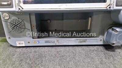 Medtronic Physio-Control Lifepak 15 12-Lead Monitor / Defibrillator *Mfd - 2012* Ref - 99577-000656, P/N - V15-2-001003 Including Pacer, Auxiliary Power, CO2, SPO2, NIBP, ECG and Printer Options (No Power Damaged / Missing Casing, Spares and Repairs) *SN - 7