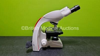 Leica DM750 Benchtop Microscope (Powers Up) with 2 x HC PLAN 10x/20 Eyepieces and 1 x HI PLAN 20x/0.40 PH 1 Optic in Box - 8