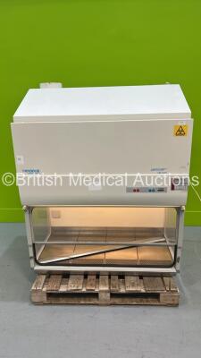 Heraeus LaminAir HB 2448 Fume Cabinet (Powers Up) *S/N 54250009*