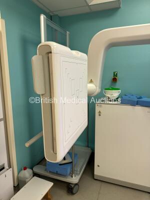 Samsung XGEO X-Ray System *Mfd - 2014* Including Upper Colum with Bucky & Original Tube, Detector, Collimator and Patient Table *SN: S020M3AD800001P* - Fully Functional System and Professionally Deinstalled *Q1076* - 8