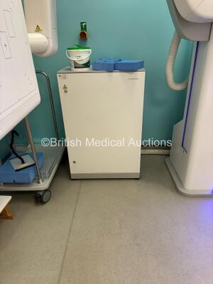 Samsung XGEO X-Ray System *Mfd - 2014* Including Upper Colum with Bucky & Original Tube, Detector, Collimator and Patient Table *SN: S020M3AD800001P* - Fully Functional System and Professionally Deinstalled *Q1076* - 13