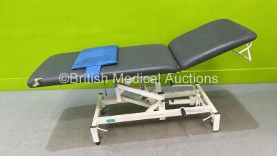 Medi-Plinth Hydraulic Patient Couch *Mfd 2020* (Tested Working - Damaged Upholstery - See Photo)