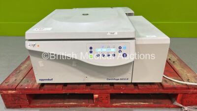 Eppendorf 5810 R Centrifuge (Powers Up)