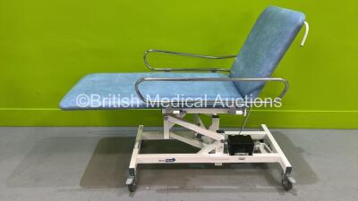 Medi-Plinth Electric Patient Examination Couch with Controller (Powers Up - Cut to Cushion - See Pictures) *S/N 82339/2*