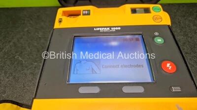 Medtronic Lifepak 1000 Defibrillator (Powers Up) in Case with 1 x LimNO2 Battery *Install Before - 2029* **SN 42196580* - 2