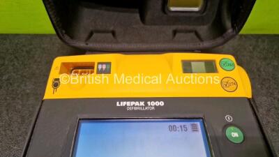 Medtronic Lifepak 1000 Defibrillator (Powers Up) in Case with 1 x LimNO2 Battery *Install Before - 2029* **SN 42196580* - 3