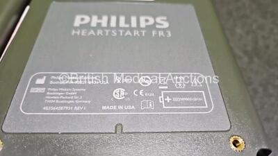 2 x Philips Heartstart FR3 Defibrillators (Both Power Up) in Case with 2 x LiMnO2 Batteries *Install Before 2026 / 2025* - 6