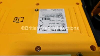 2 x Medtronic Lifepak 1000 Defibrillators (Both with Damaged Screen - See Photos) - 4