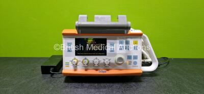 Drager Oxylog 3000 Plus Transport Ventilator Software Version 01.09 *Mfd 2017* (Powers Up and Damaged Casing - See Photo) with 1 x Power Supply (Loose Casing) and 1 x Lithium Battery *SN NA*