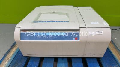 Heraeus Megafuge 40R Centrifuge (Powers Up - Unable to Open Lid) *17371* ***RAK***