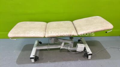 Plinth 2000 3-Section Electric Patient Couch with Controller (Tested Working) *503EW06121330A*