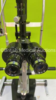 Haag Streit Bern SL 900 Slit Lamp with 2 x 10x Eyepieces, 2 x 12,5x Eyepieces and Chin Rest on Motorized Table (Powers Up with Good Bulb - Wheel Damaged - See Pictures) *S/N 900.1.1646965* - 4