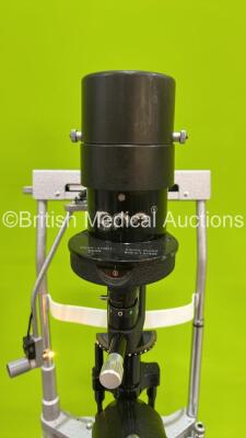 Haag Streit Bern SL 900 Slit Lamp with 2 x 10x Eyepieces, 2 x 12,5x Eyepieces and Chin Rest on Motorized Table (Powers Up with Good Bulb - Wheel Damaged - See Pictures) *S/N 900.1.1646965* - 5