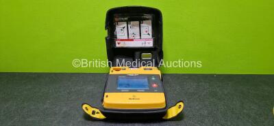 Medtronic Lifepak 1000 Defibrillator in Case (Powers up with Stock Battery - Stock Battery Not Included and Cracked Casing - See Photo)