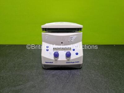 eppendorf Centrifuge 5424 (Powers Up and Spins)