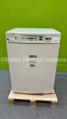 Thermo Scientific Steri-Cycle C02 371 Incubator (Powers Up)