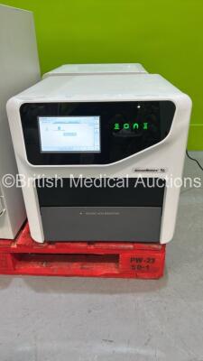 GeneRotex 96 Nucleic Acid Extractor (Powers Up)