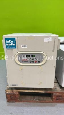 Sanyo MCO-5AC CO2 Incubator (Powers Up) *17435*