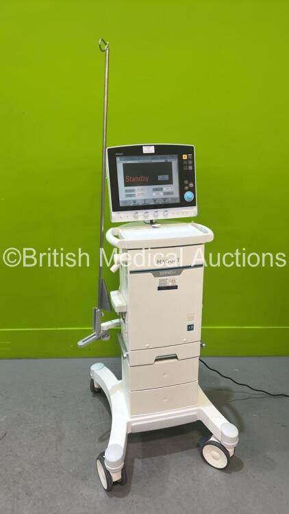 Maquet Servo i Ventilator on Stand Model No 06487800 System Version v7.0 Software Version v7.00.02 Total Operating Time 49989 with Hoses (Powers Up) *SN 76617*