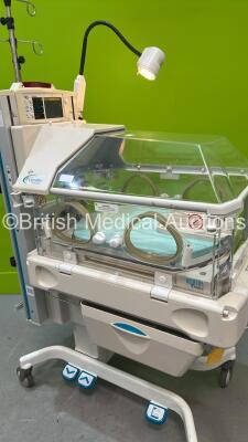 Ohmeda Medical Giraffe OmniBed Infant Incubator with Mattress and Hoses (Powers Up) *S/N HDGJ51227* - 2