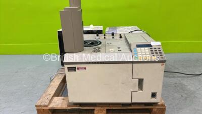 Perkin Elmer AutoSystem Gas Chromatography System (Powers Up)