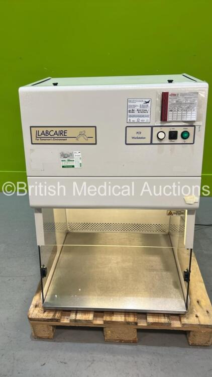 Labcaire PCR 6 Workstation (Powers Up) *SN 659* **RAK** (H)