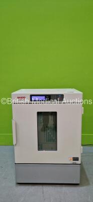 Sanyo Incubator Model MIR-154 (Powers Up)