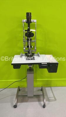 Haag Streit Bern SL900 Slit Lamp with Binoculars, 2 x 10x Eyepieces, 2 x 16x Eyepieces, 1 x 25x Eyepiece and Chin Rest on Hydraulic Table (Powers Up with Good Bulb) *S/N U90022454**