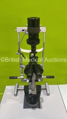 Haag Streit Bern SL900 Slit Lamp with Binoculars, 2 x 10x Eyepieces, 2 x 16x Eyepieces and Chin Rest on Hydraulic Table (Powers Up with Good Bulb - 3 x Table Wheels Damaged) *S/N U900040428* - 3