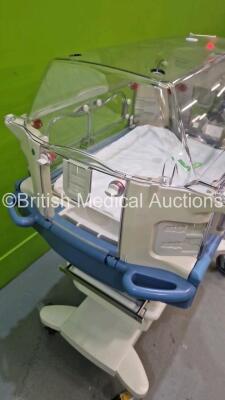 Drager Caleo Infant Incubator Version 2.11 with Mattress *Mfd - 2009* (Powers Up) *SN ASAL0036* - 4