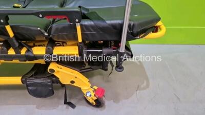 Stryker Power Pro TL Ref 6500-316-000 Electric Ambulance Stretcher with Mattress *Mfd - 2016* (Powers Up with Stock Battery Stock Battery Not Included) 1 x Flat Battery *SN - 2