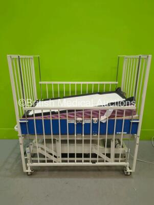 Huntleigh 31300E/L Electric Infant Cot With Mattress and Broken Controller (Powers Up, with Foreign Power Supply - See Photos)