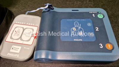 Job Lot Including 1 x Medtronic Physio Control Lifepak 500 with 1 x Li/SO2 Lithium Battery (Powers Up) in Case and 1 x Philips Heartstart FRx Defibrillator (Powers Up) with 1 x M5070A LiMnO2 Battery and 1 x Smart Pads II *Expired* - 4