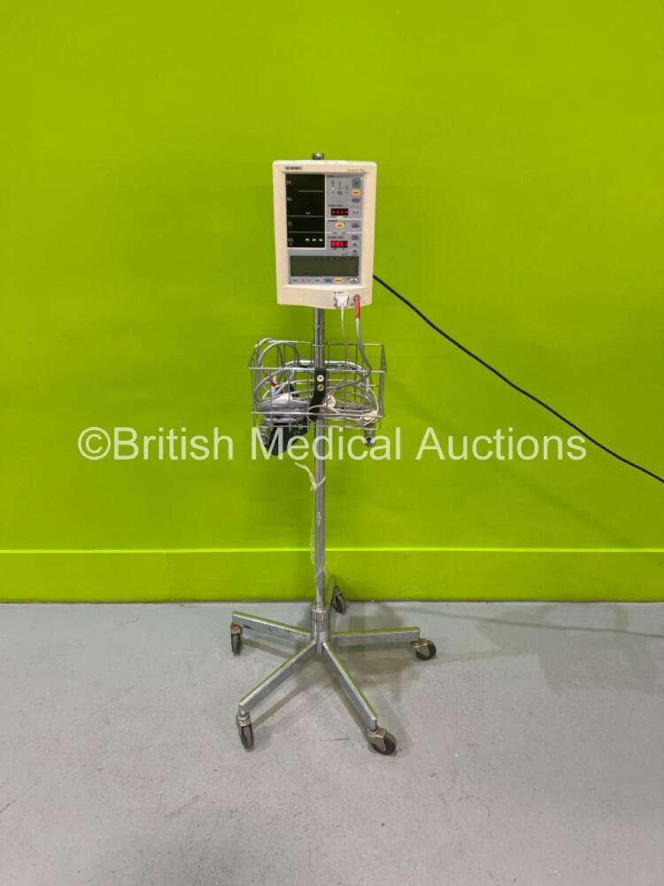 Datascope Accutorr Plus Monitor (Powers up) on Stand | December 2025 ...