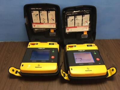 2 x Physio-Control/Medtronic Lifepak 1000 Defibrillators Version 2.51 with Carry Cases,2 x Batteries and 2 x Electrodes (Both Power Up)