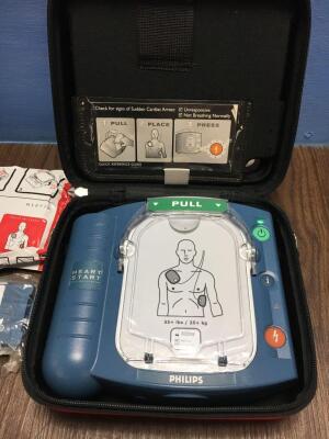 Philips HS1 Heartstart Defibrillator with 1 x Philips M5071A Pads *Expiry -- 05/2020* 2 x Philips M5070A Batteries *Install Dates 07/2022, 07/2020* In