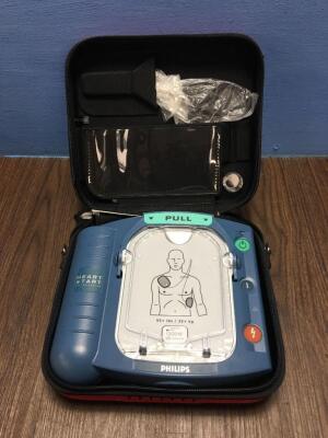 Philips Heartstart HS1 Defibrillator in Carry Case (Unable To Test Due to No Battery) * SN A05A-01014 * *G*