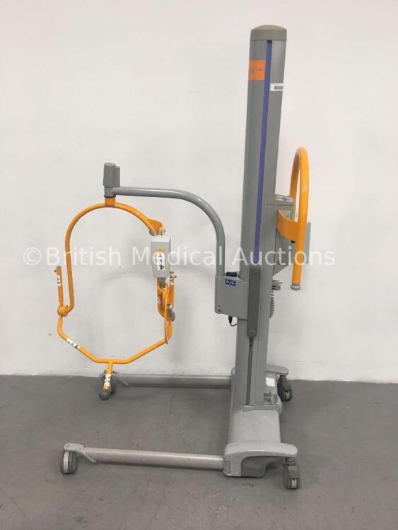 Arjo Tempo Electric Patient Hoist (Unable To Test Due No Battery) *RI*