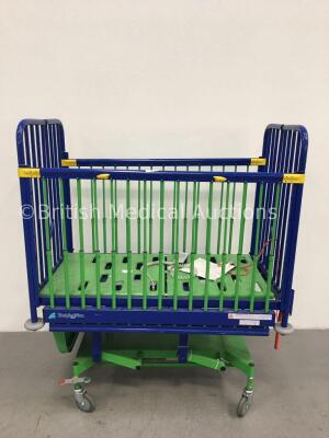 Sidhil Inspiration Electric Infant Cot with Controller (Powers Up)