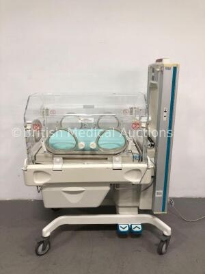 Ohmeda Medical Giraffe Infant Incubator with Mattress (Powers Up)