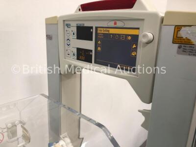 Ohmeda Medical Giraffe Infant Incubator with Mattress (Powers Up) - 3